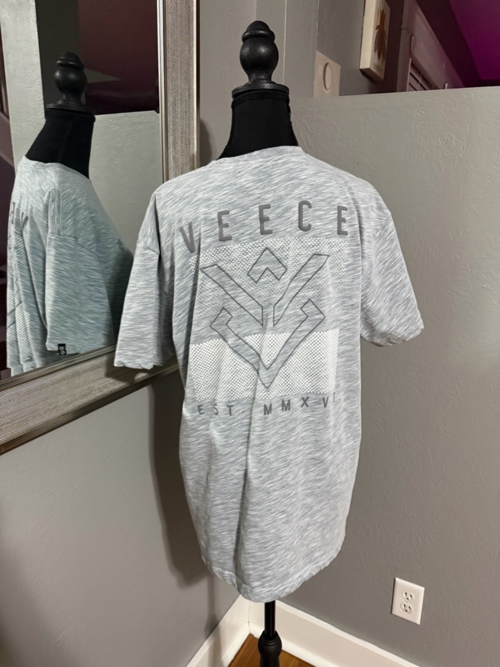 Buckle 4 Shirt Bundle Size XL. Includes 2 Hurley, 1 Oakley, & 1 Veece. - Picture 10 of 12